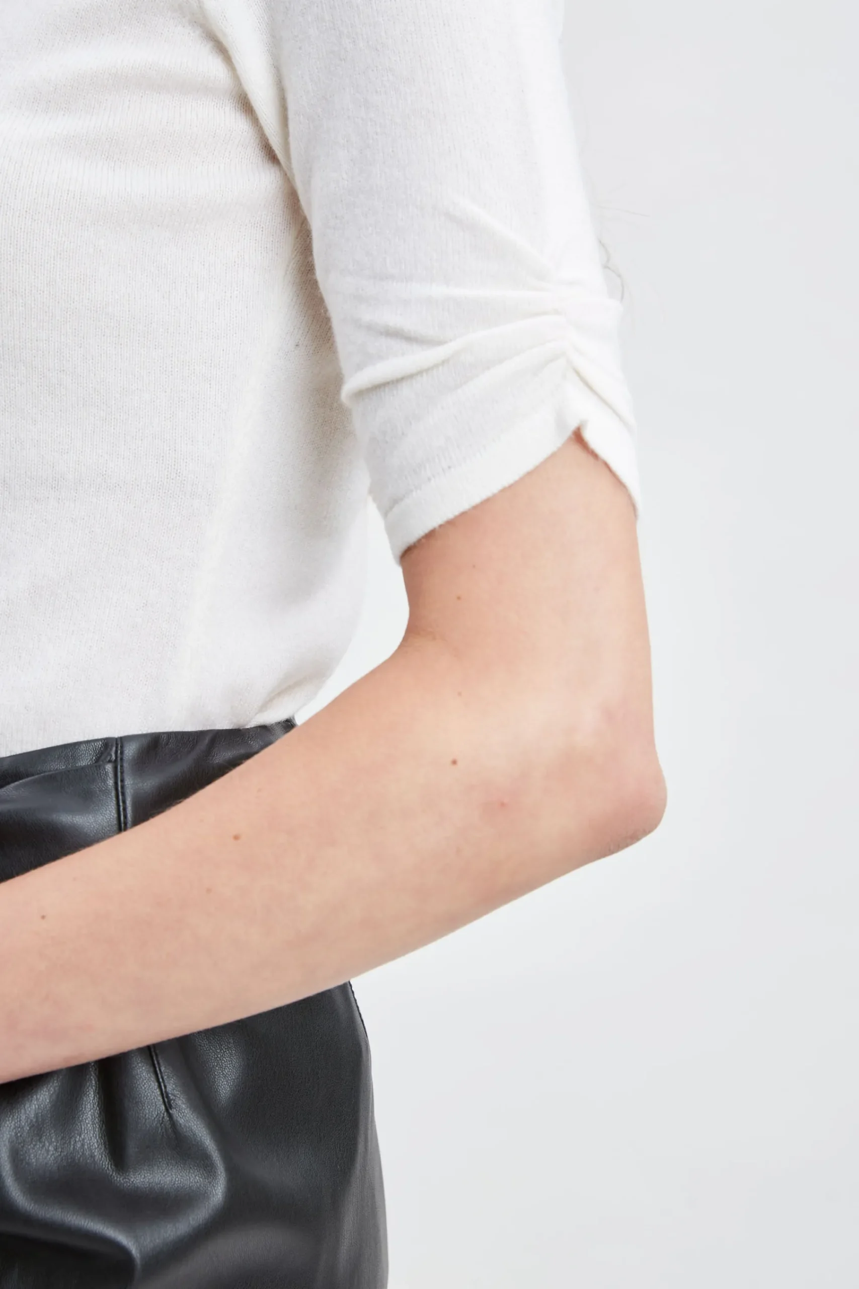 short_sleeve_cashmere_woo_4-3.webp Elie Tahari Tops & Sweaters-Short Sleeve Cashmere Wool Sweater